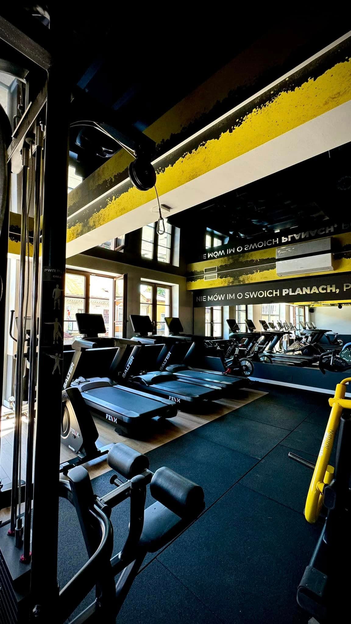 Bieżnie i rowery spinningowe w strefie cardio
