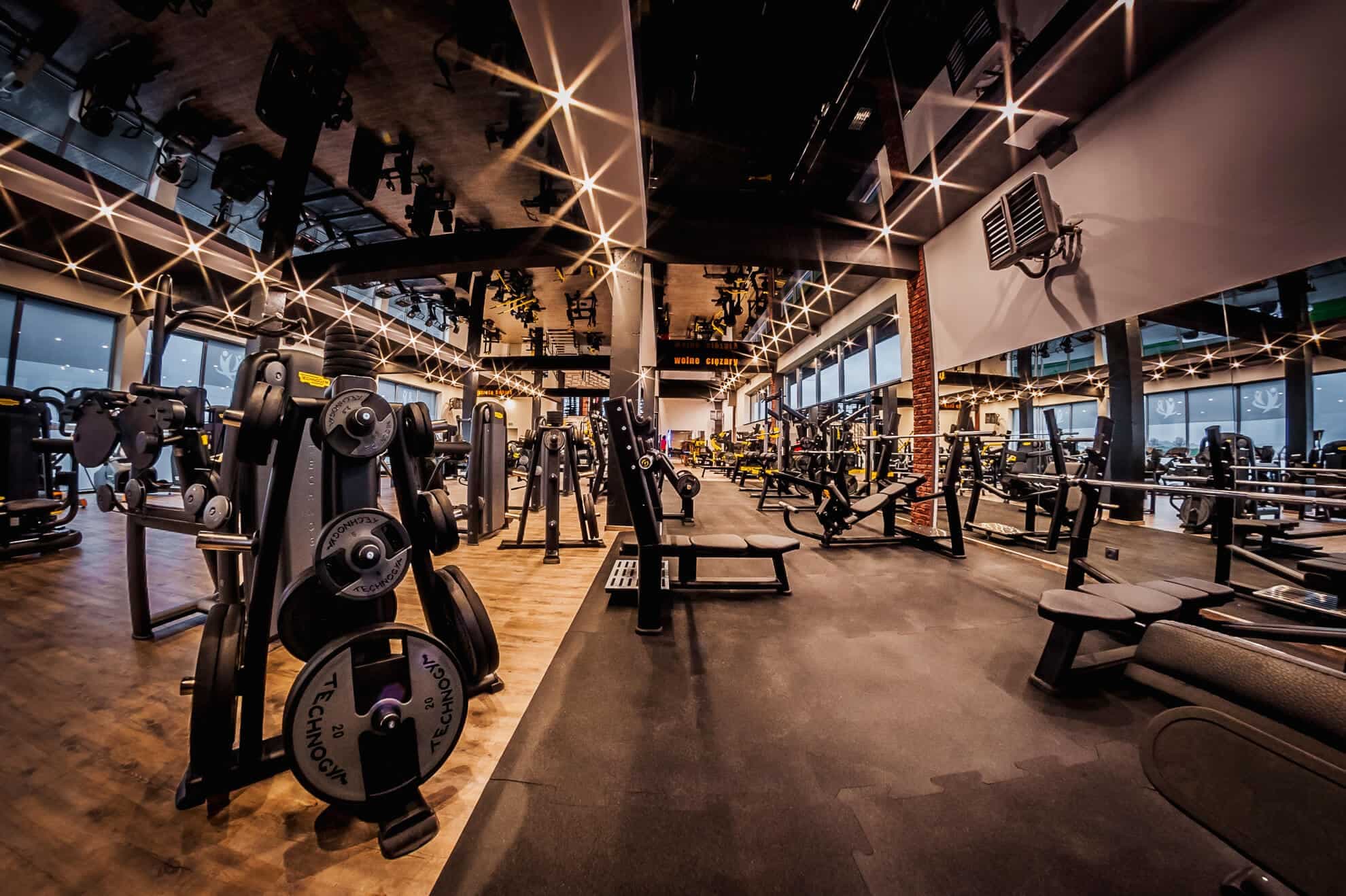 Ciężary i maszyny TechnoGym w siłowni Fitness Factory w Nowym Targu